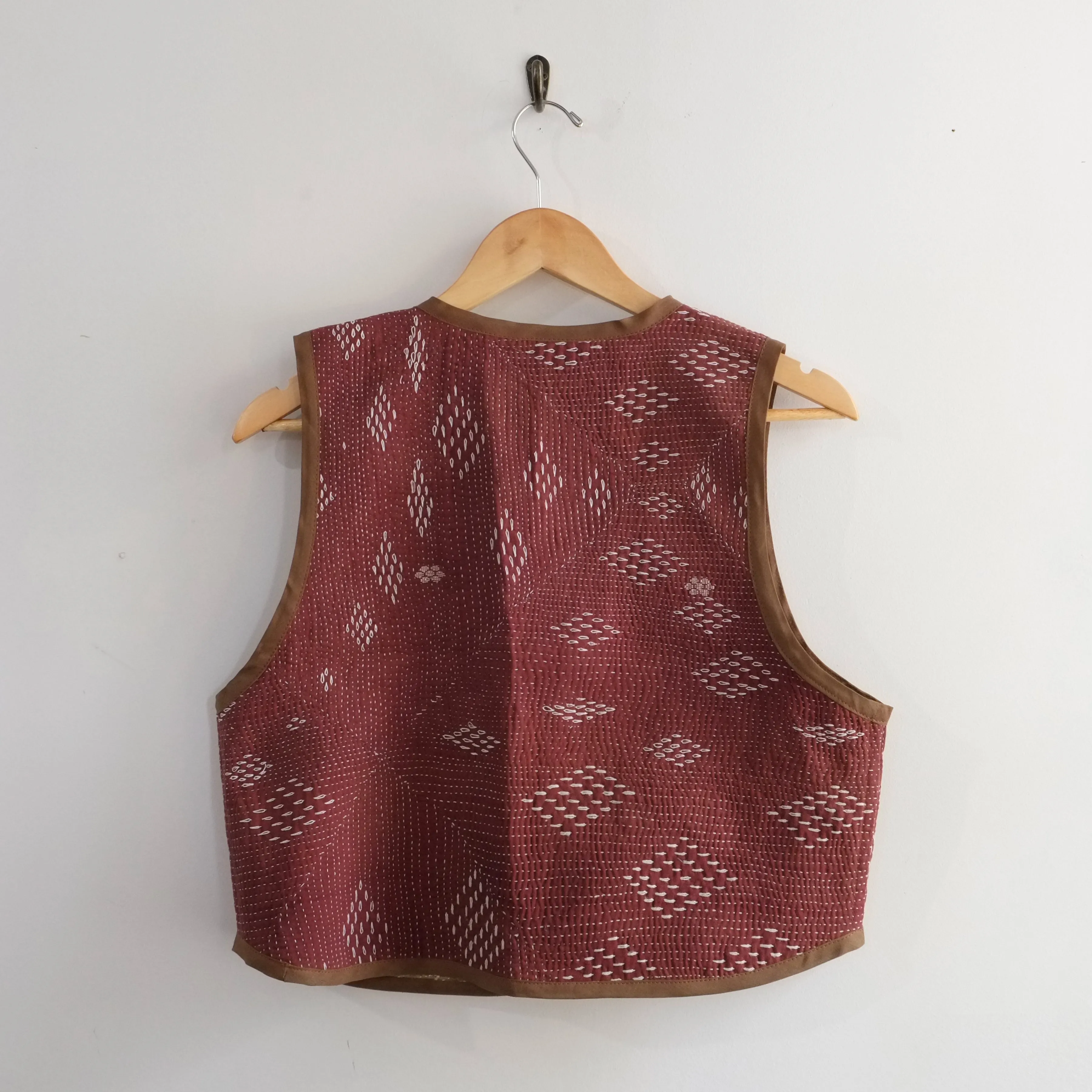 Amelia Vest Brown with Small Diamond Embroidery M019